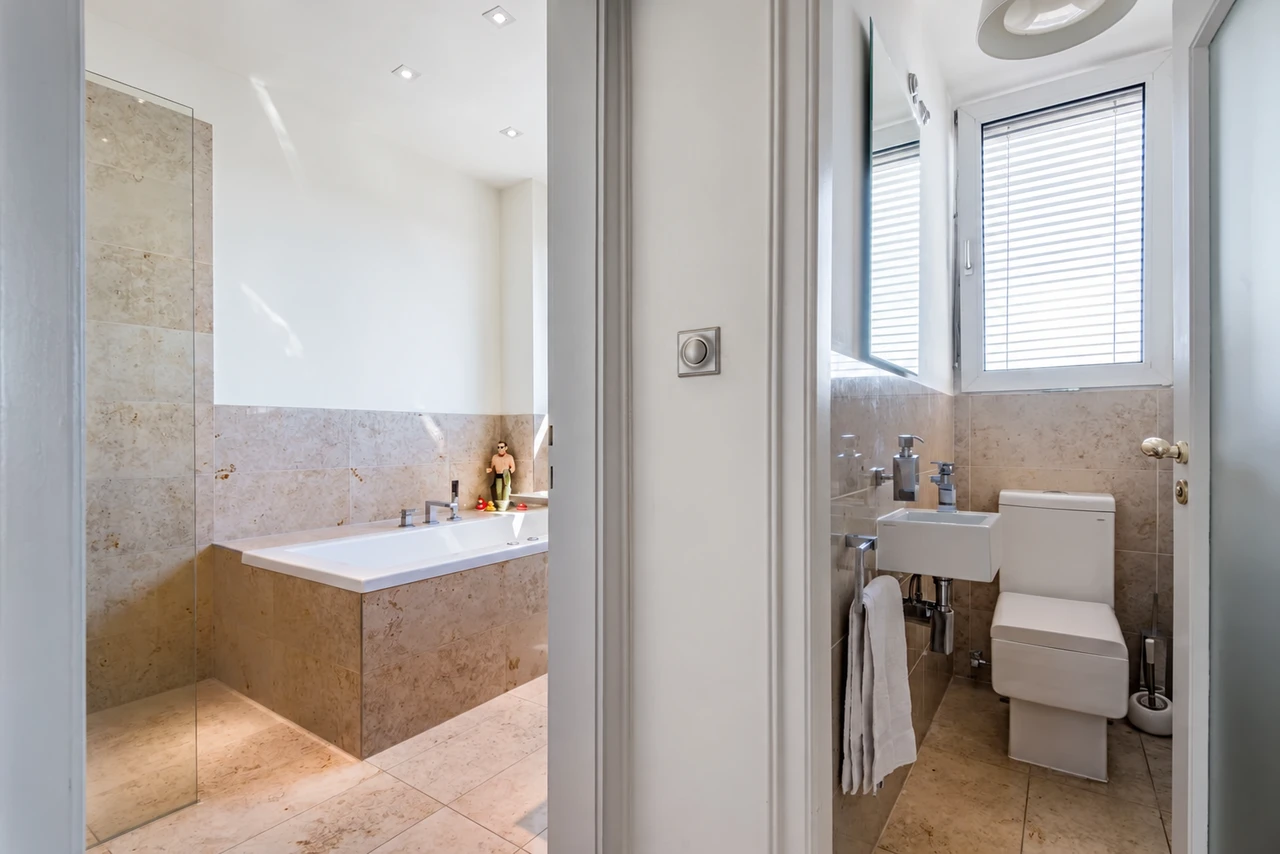 En-suite bathroom and toilet